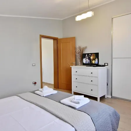 Apartman Elegant Living For Your Vacation *